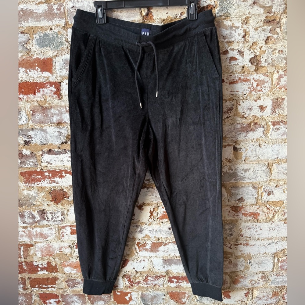 GAP women’s black velour Jogger Pants